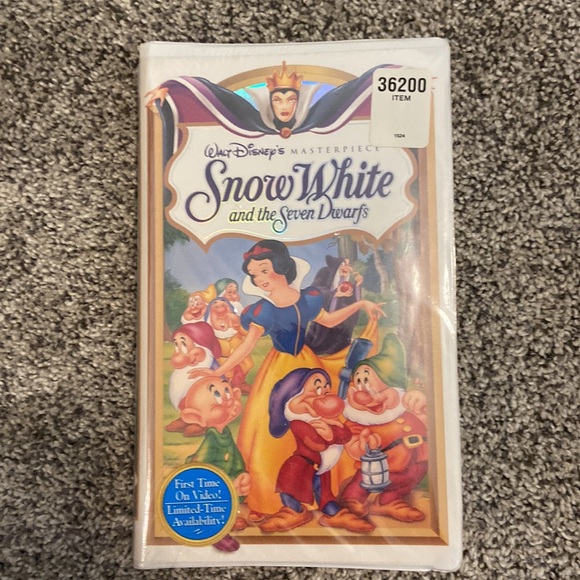 (4) Sealed NIB Disney VHS Lot Cinderella Masterpiece Snow White Aladdin - Picture 9 of 11